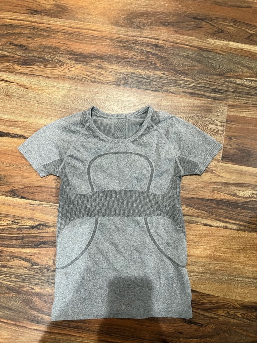 lululemon athletica Gray Seamless Short Sleeve Top Swiftly EUC Size 4